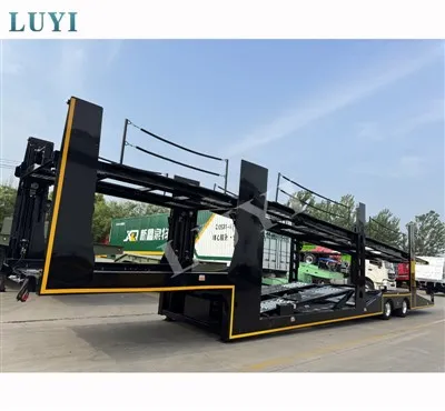 Μαύρο αυτοκίνητο διπλού άξονα που μεταφέρει ημι -ρυμουλκούμενο